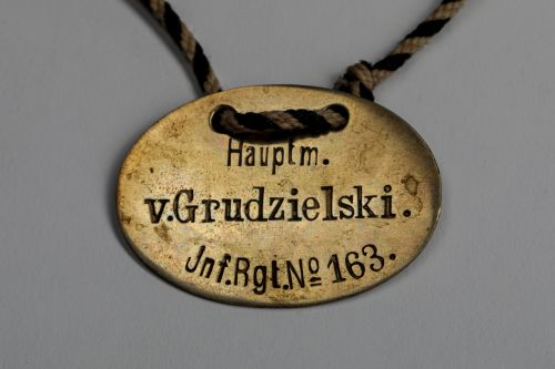 Nieśmiertelnik kapitana Kazimierza Grudzielskiego z okresu służby w wojsku pruskim.